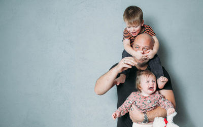 Parents de jumeaux, triplés ou enfants rapprochés: comment réagir quand les enfants crisent… en même temps?