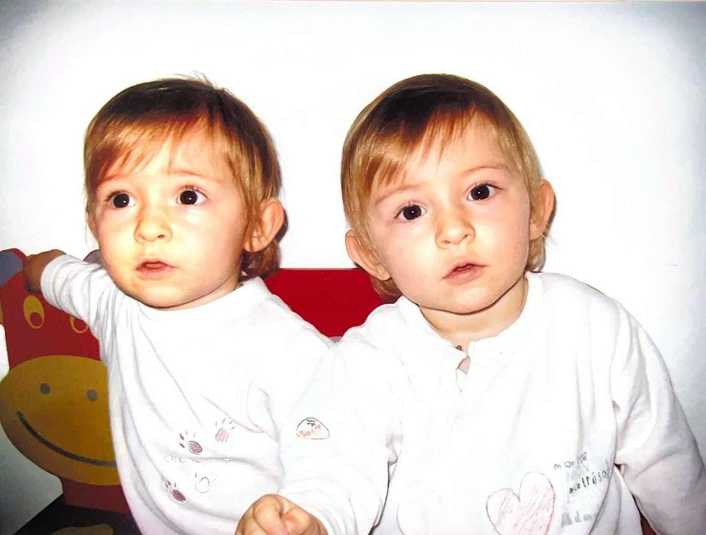 Jumeaux et identité et personnalité différente
